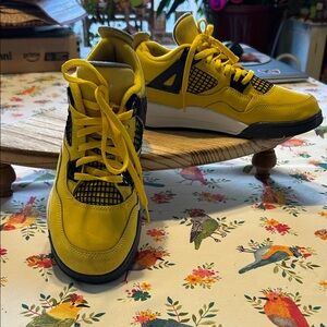 Air Jordon 4 Retro Lightning (2021) Sneakers Boys 3Y EUC Tour Yellow Black Mesh